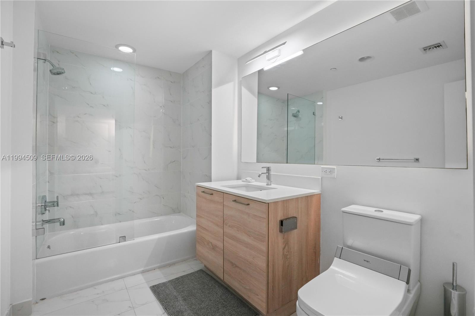 16385 NE Biscayne Blvd #1402 North Miami Beach, FL 33160