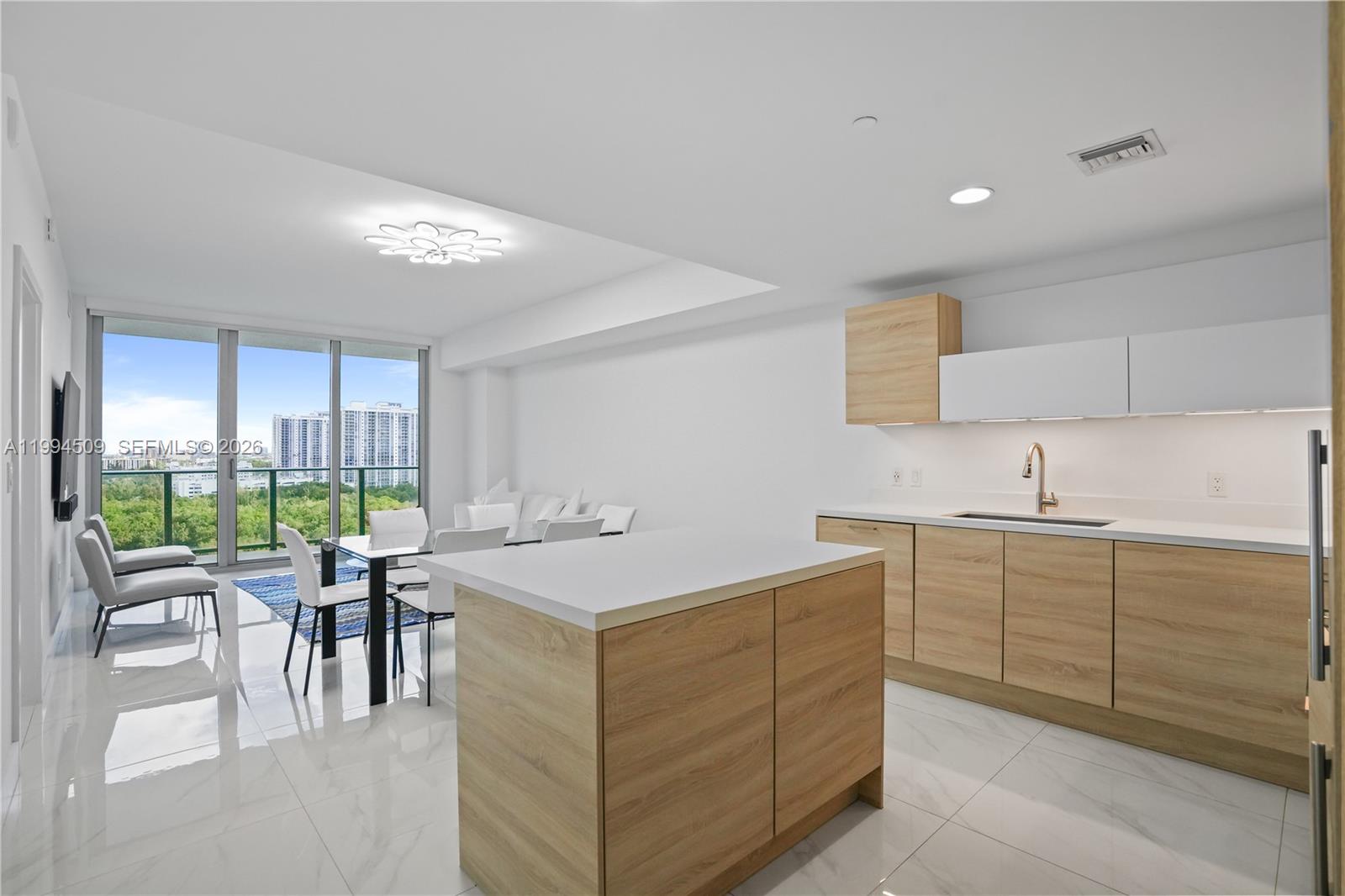 16385 NE Biscayne Blvd #1402 North Miami Beach, FL 33160