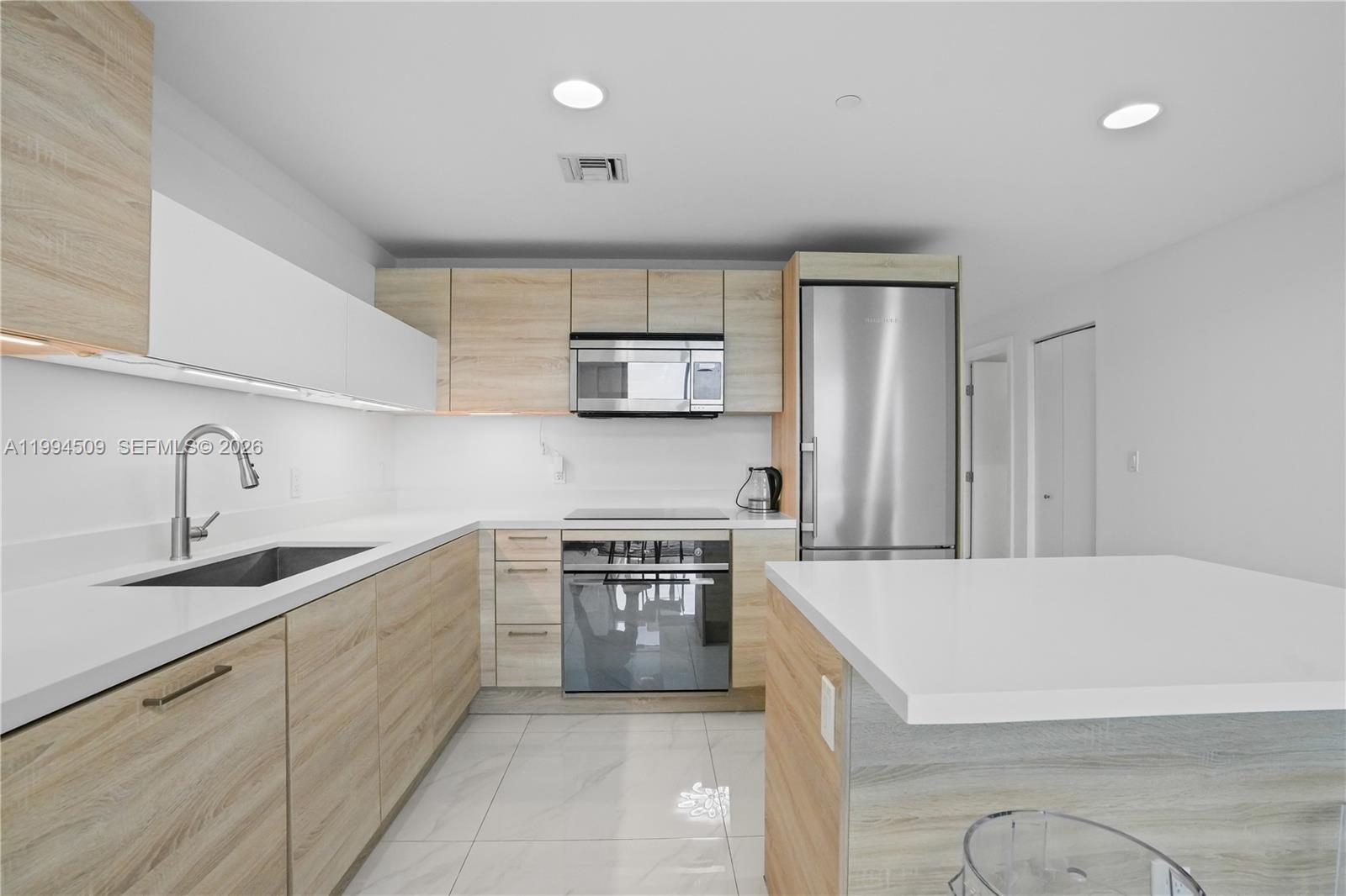 16385 NE Biscayne Blvd #1402 North Miami Beach, FL 33160