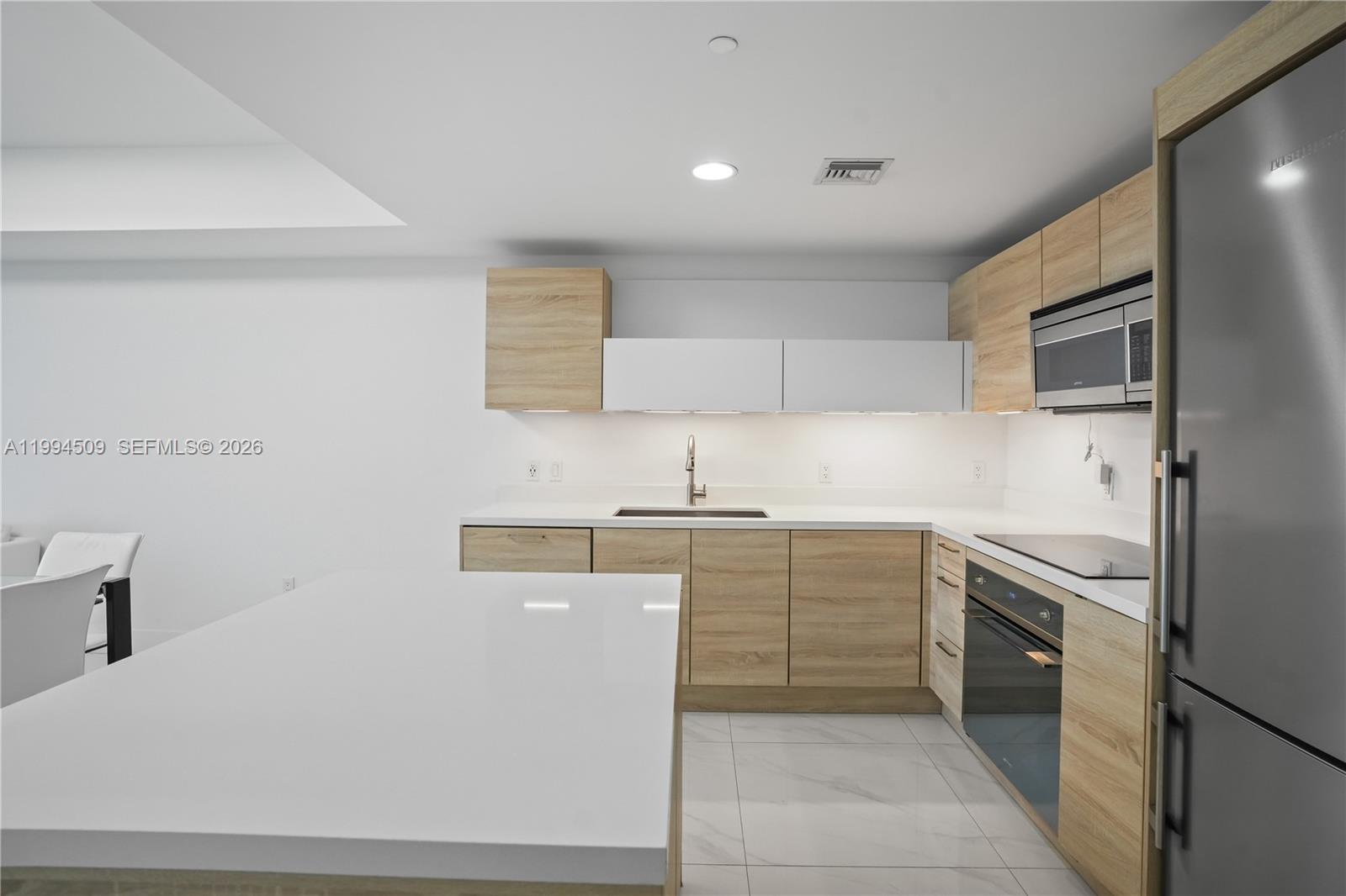 16385 NE Biscayne Blvd #1402 North Miami Beach, FL 33160