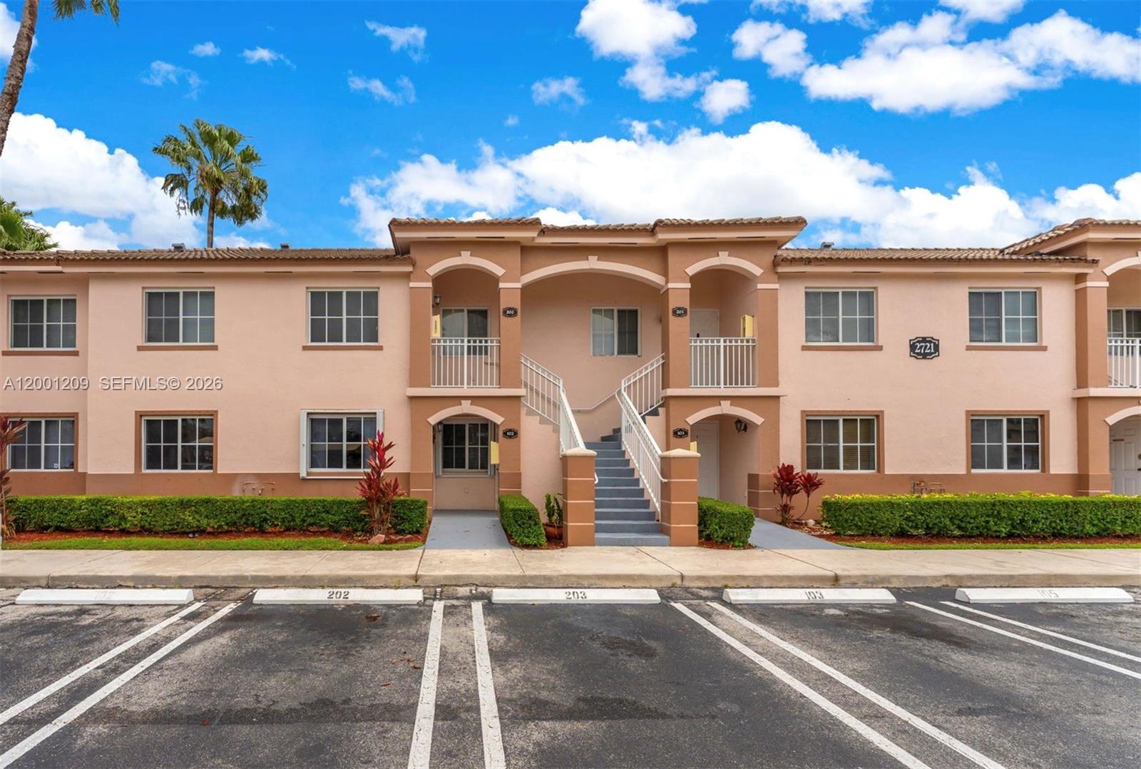 2721 SE 12th Pl #102