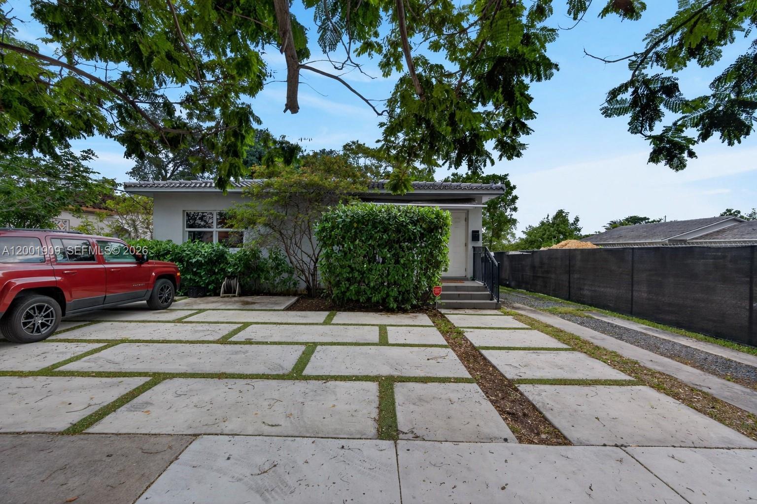 2940 SW 25th Ter