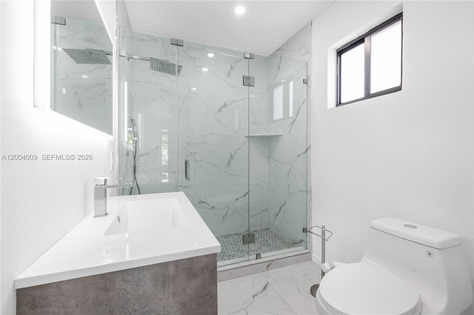 2152 SW 10th St Miami, FL 33135