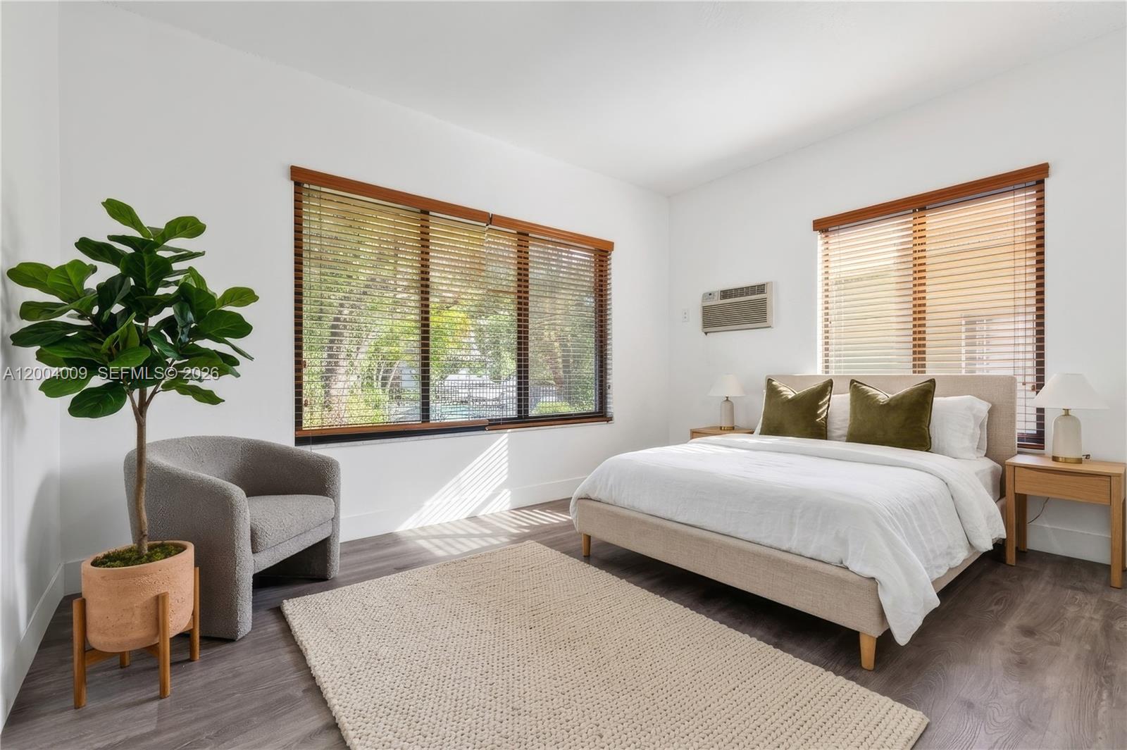 2152 SW 10th St Miami, FL 33135