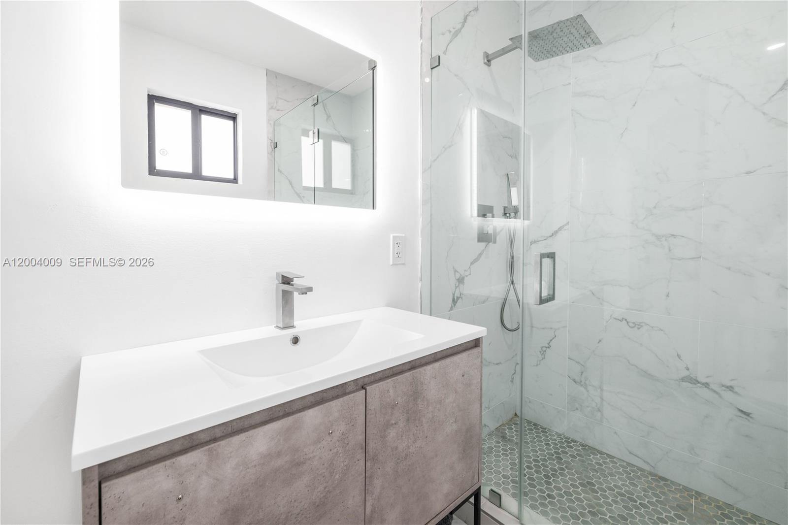 2152 SW 10th St Miami, FL 33135