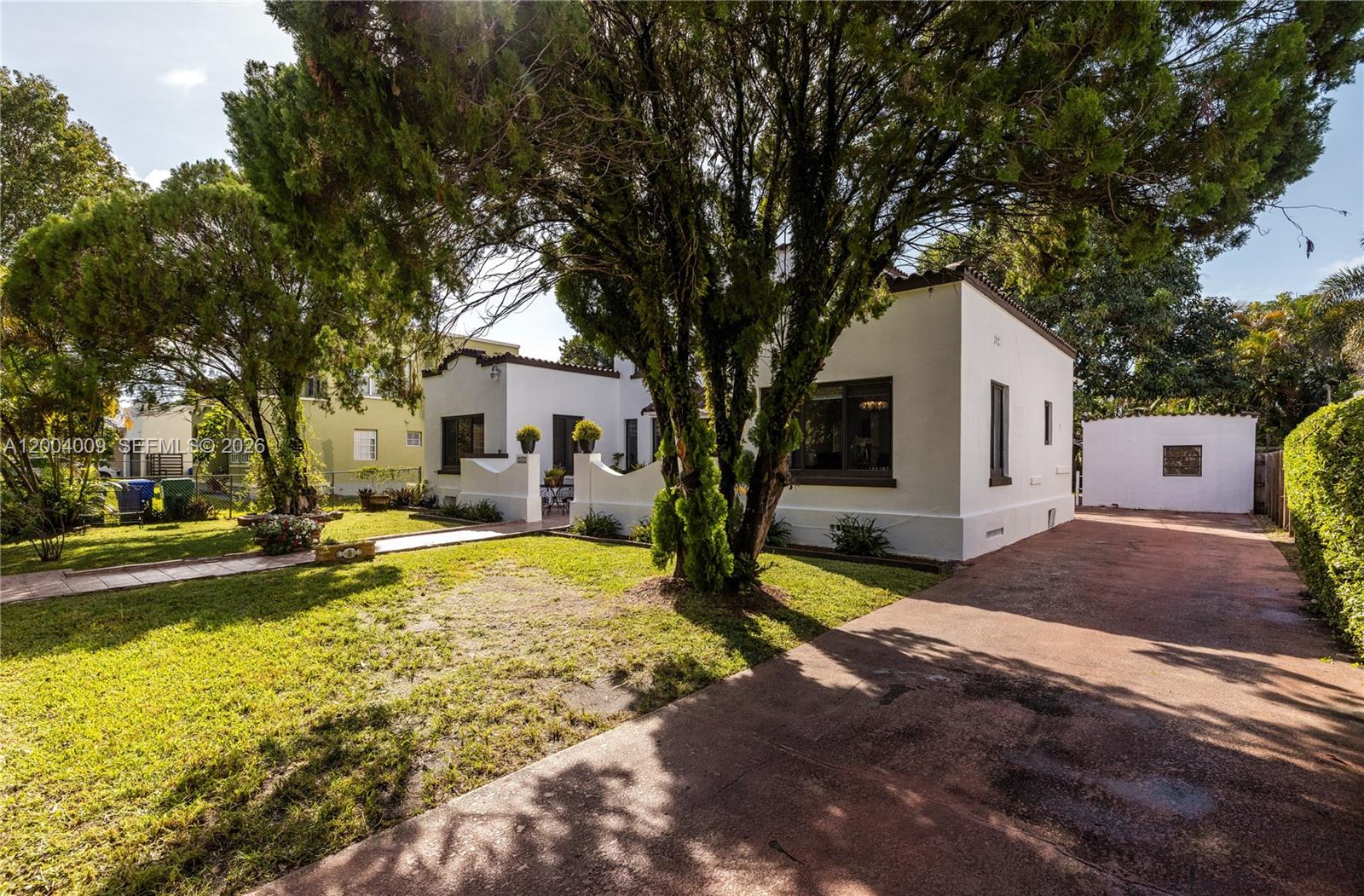 2152 SW 10th St Miami, FL 33135