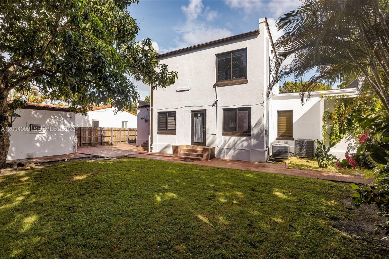 2152 SW 10th St Miami, FL 33135