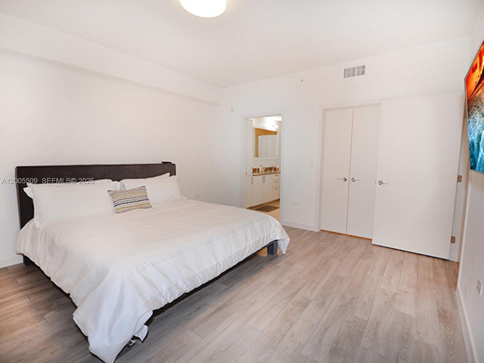 999 SW 1st Ave #1611 Miami, FL 33130