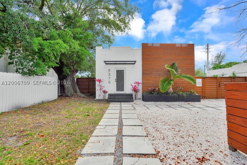 570 NW 48th St