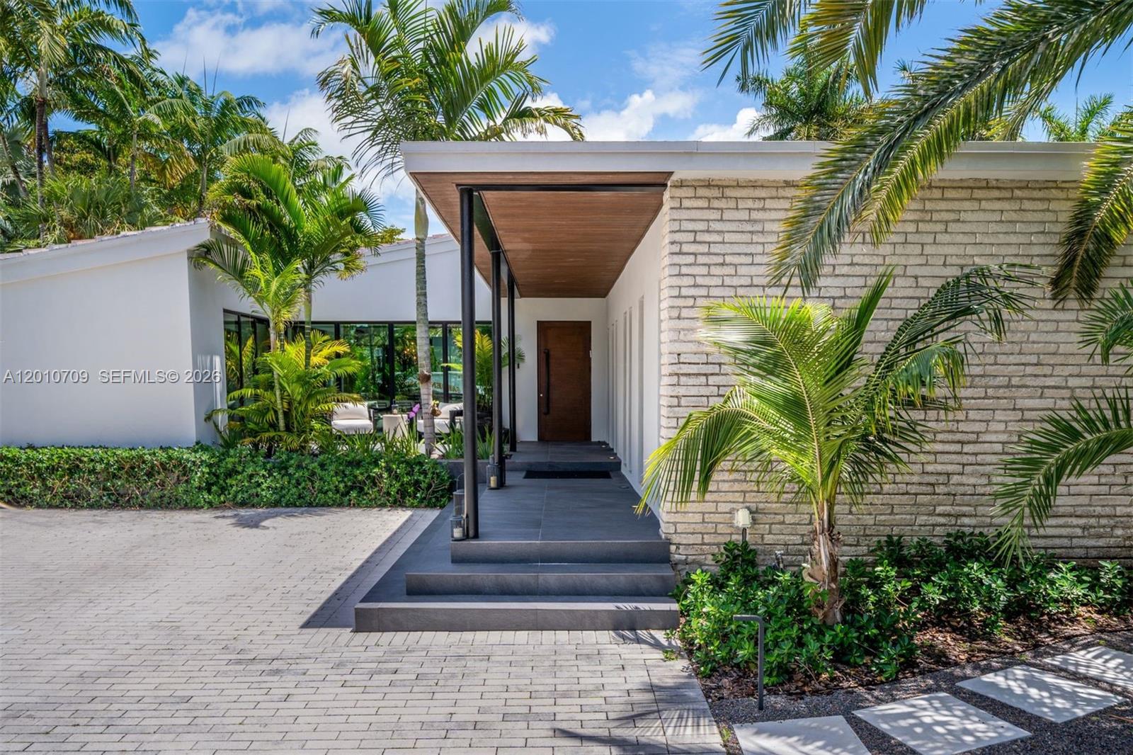 5225 La Gorce Dr Miami Beach, FL 33140