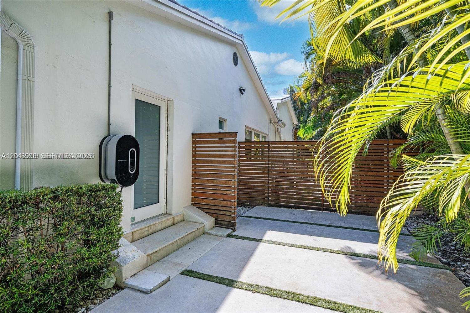530 Sabal Palm Rd Miami, FL 33137