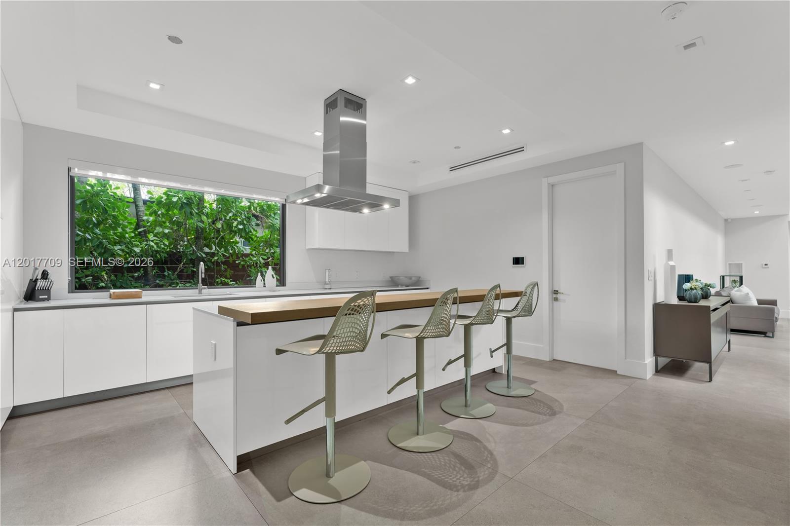 10 Samana Dr Miami, FL 33133