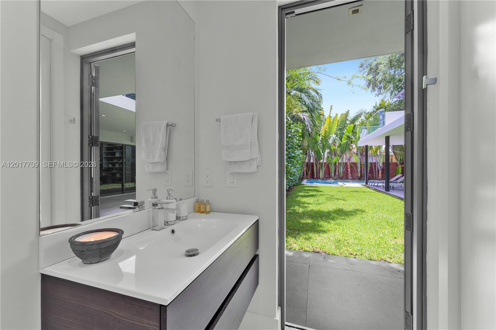 10 Samana Dr Miami, FL 33133