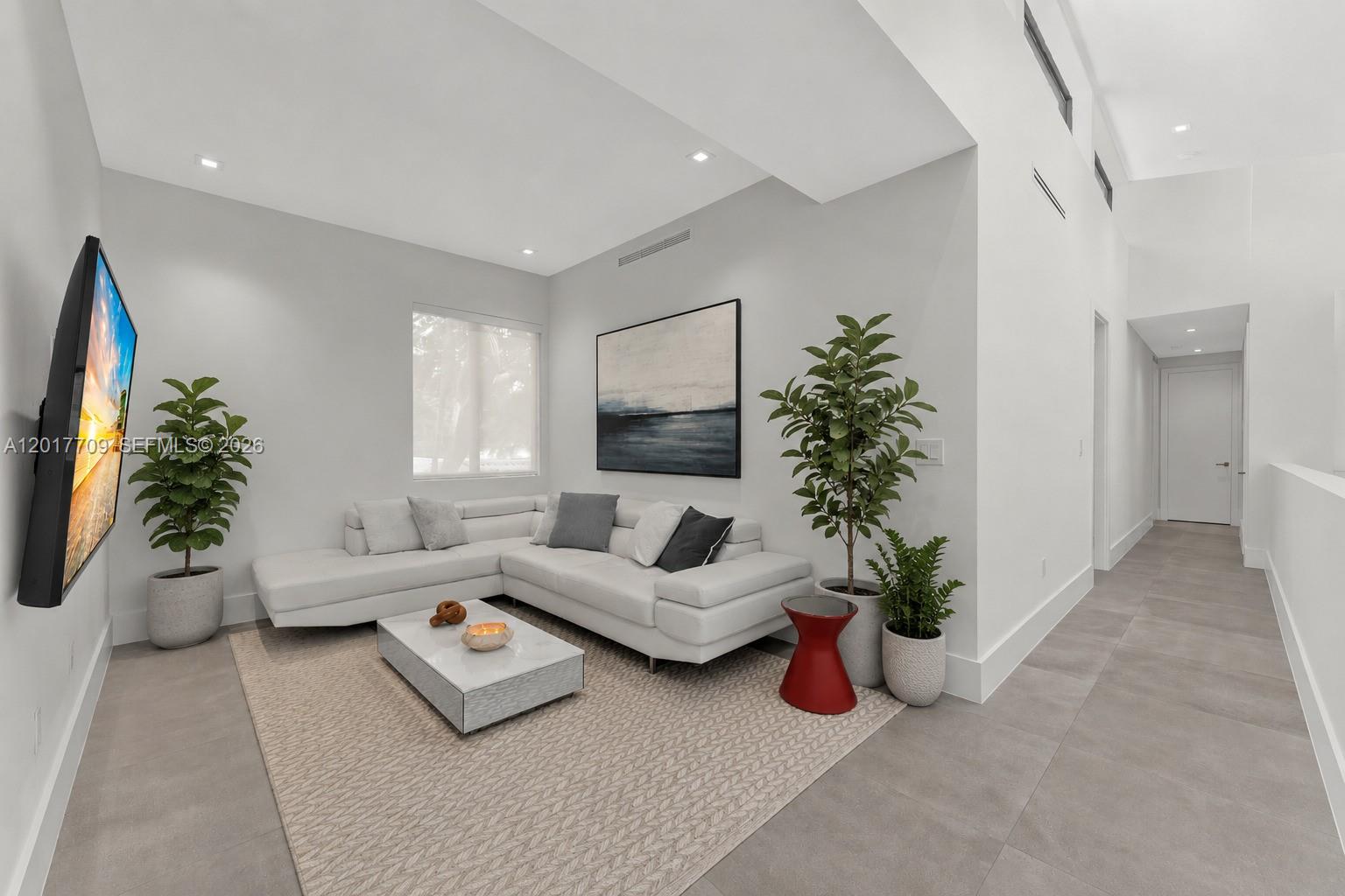 10 Samana Dr Miami, FL 33133