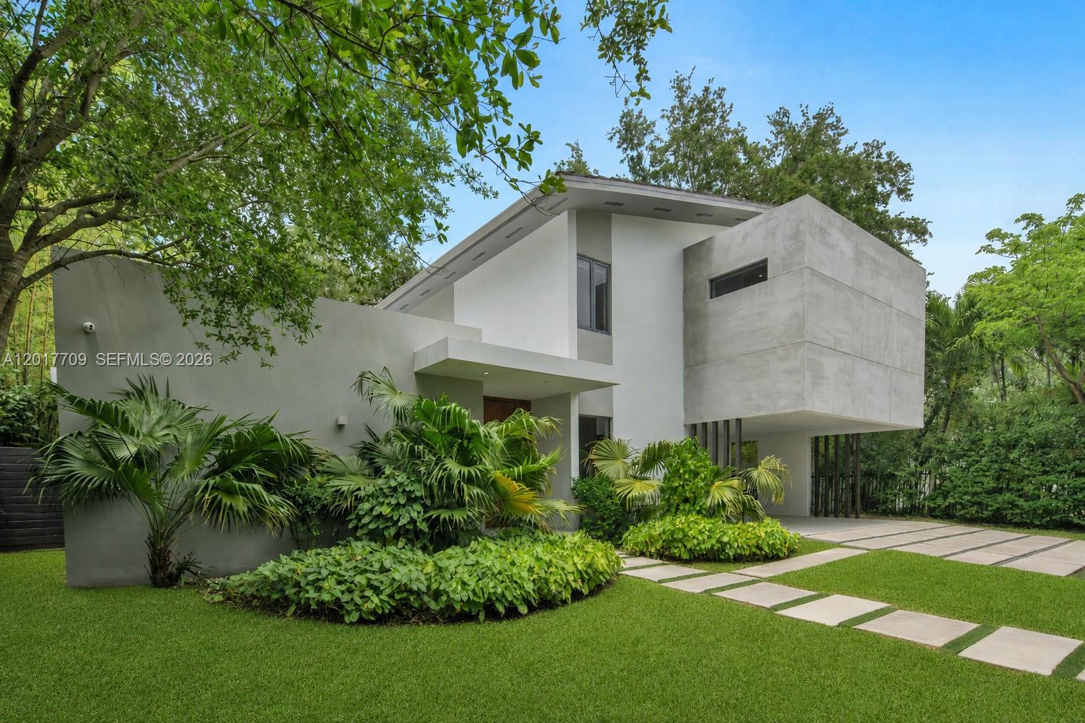 10 Samana Dr Miami, FL 33133