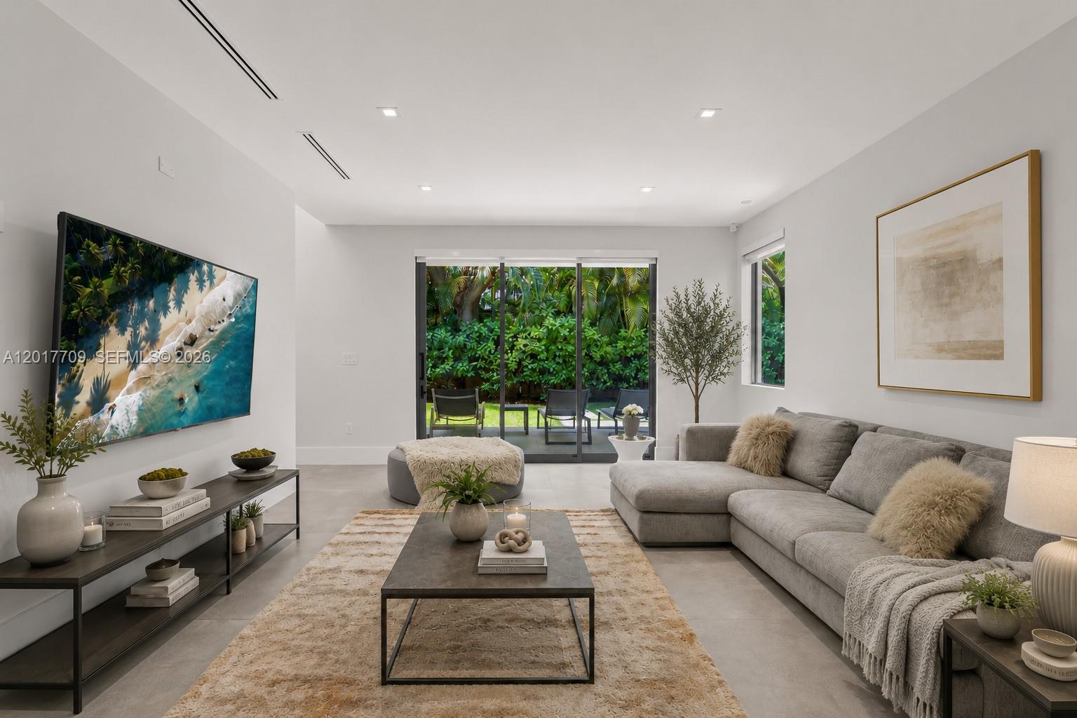 10 Samana Dr Miami, FL 33133