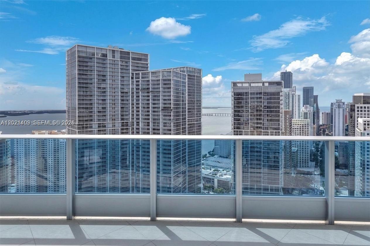 200 Biscayne Blvd Way #5004 Miami, FL 33131