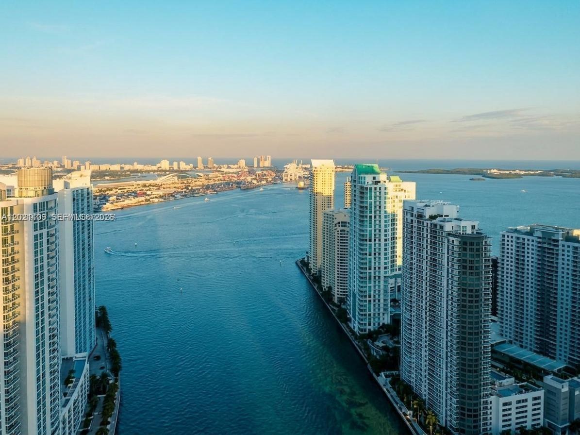 200 Biscayne Blvd Way #5004 Miami, FL 33131