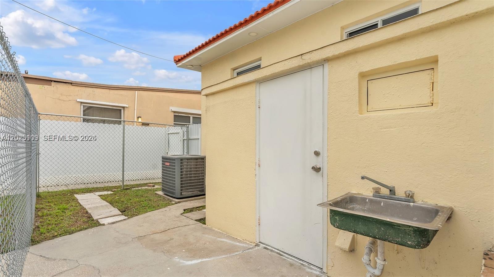 3375 SW 1st St Miami, FL 33135