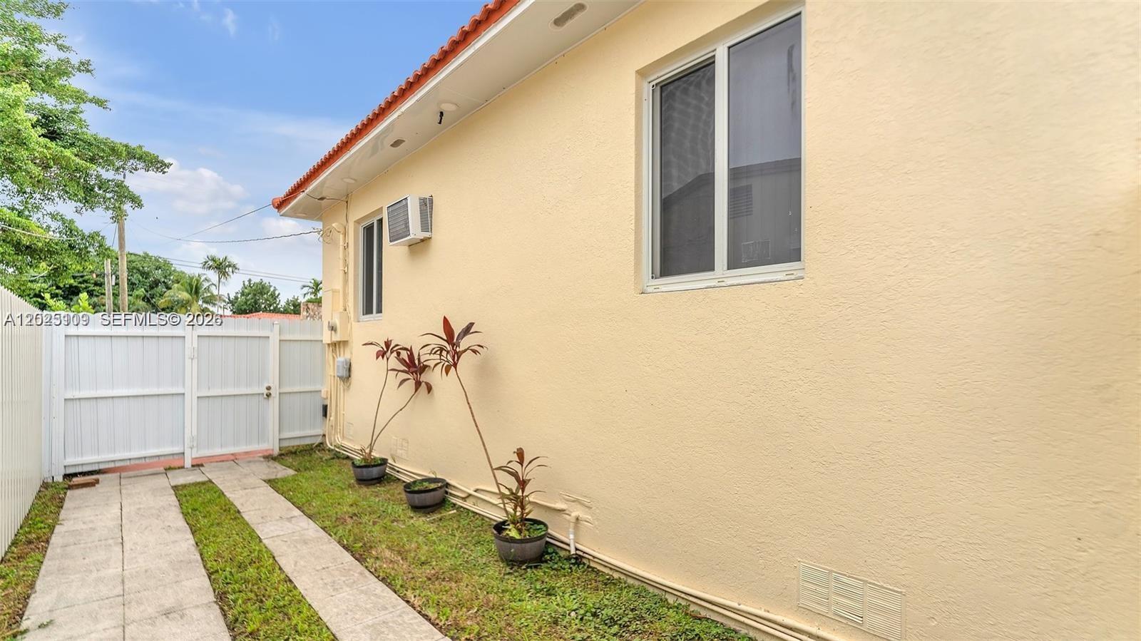 3375 SW 1st St Miami, FL 33135