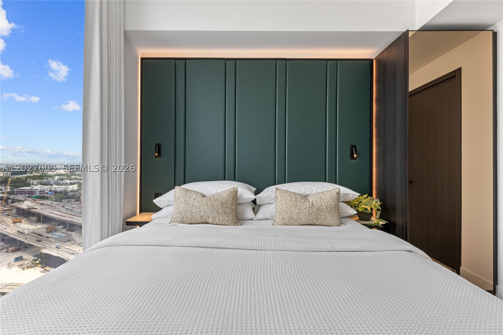 image E11EVEN Hotel & Residences11