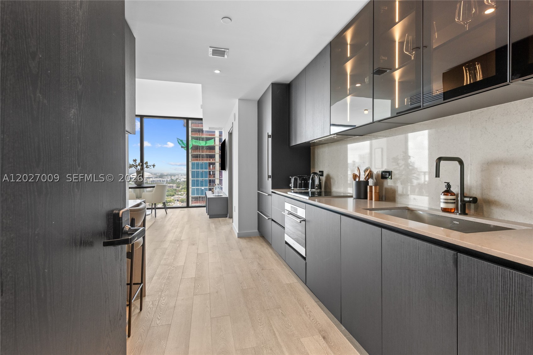 image E11EVEN Hotel & Residences34