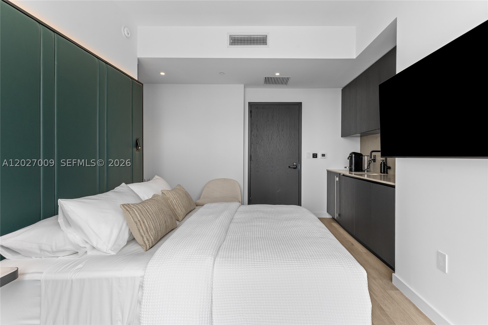 image E11EVEN Hotel & Residences43