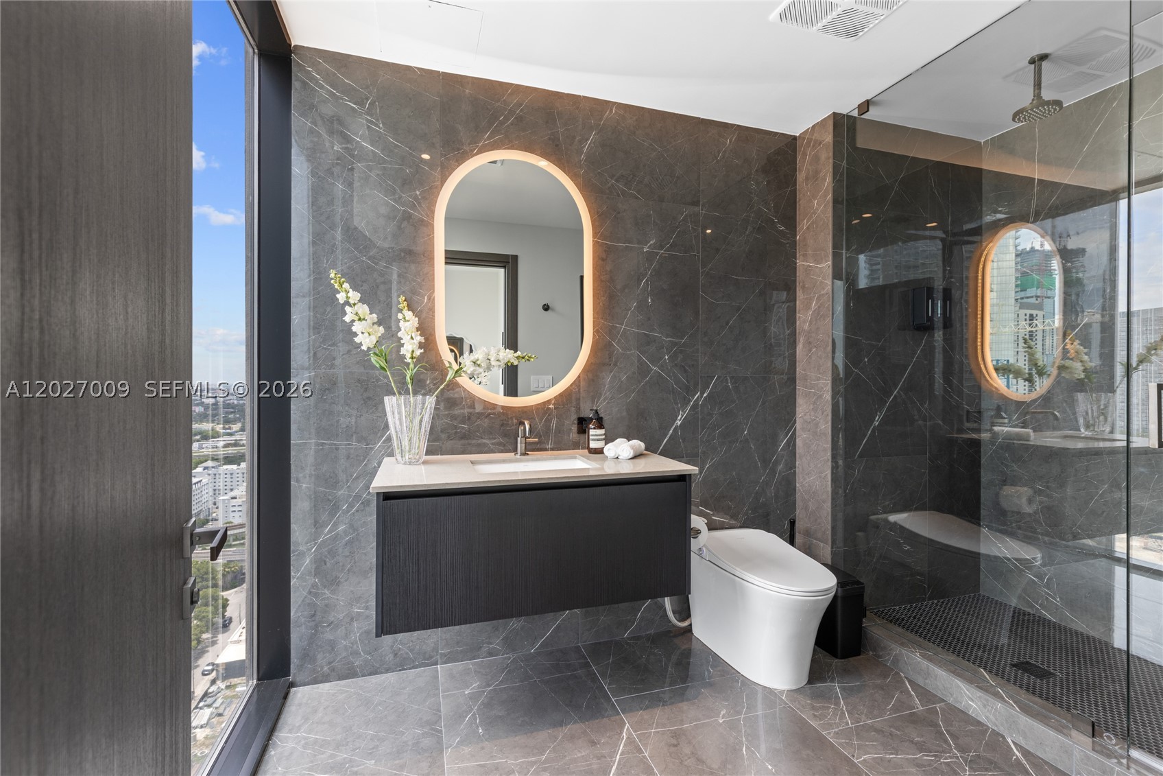 image E11EVEN Hotel & Residences45