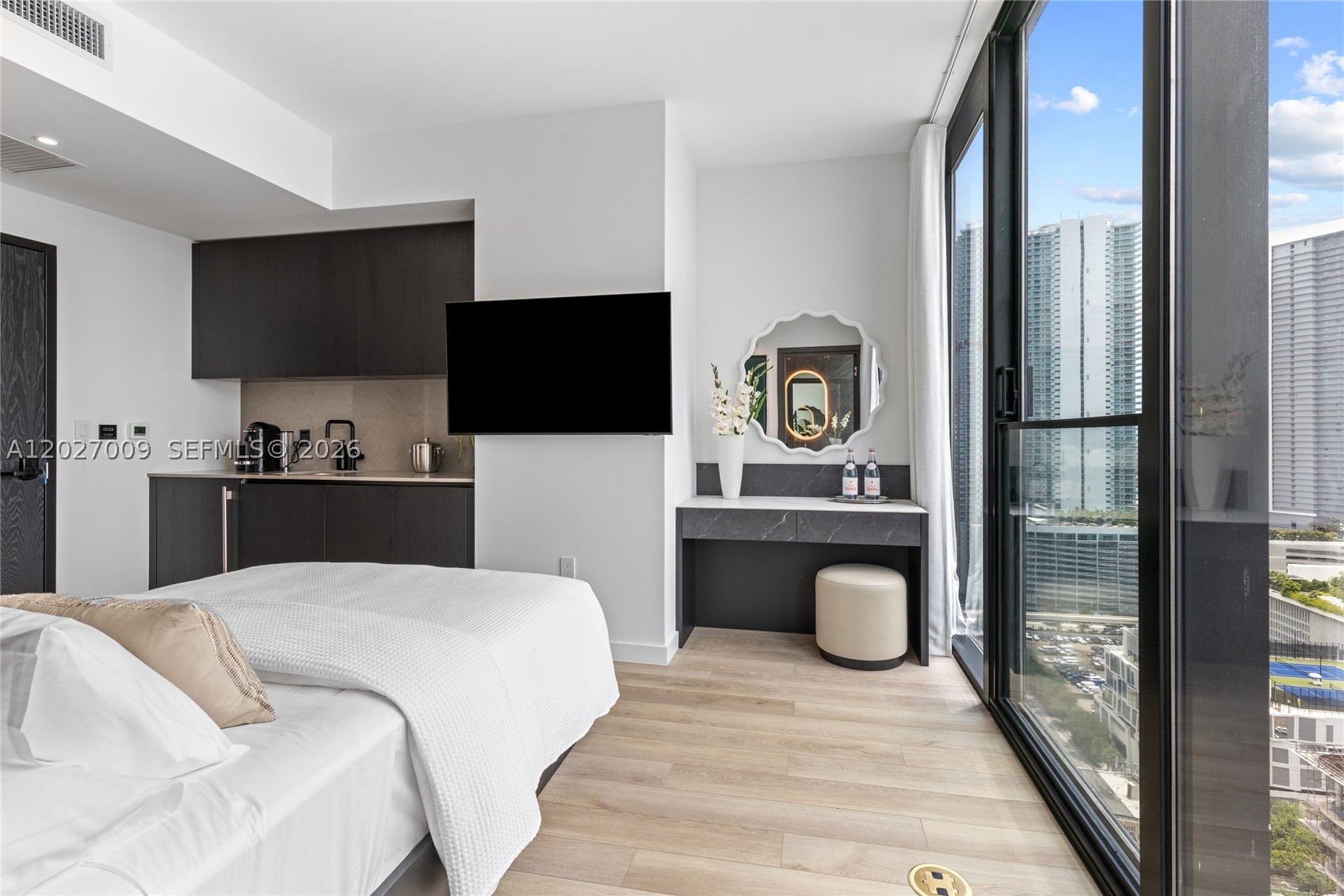 image E11EVEN Hotel & Residences47