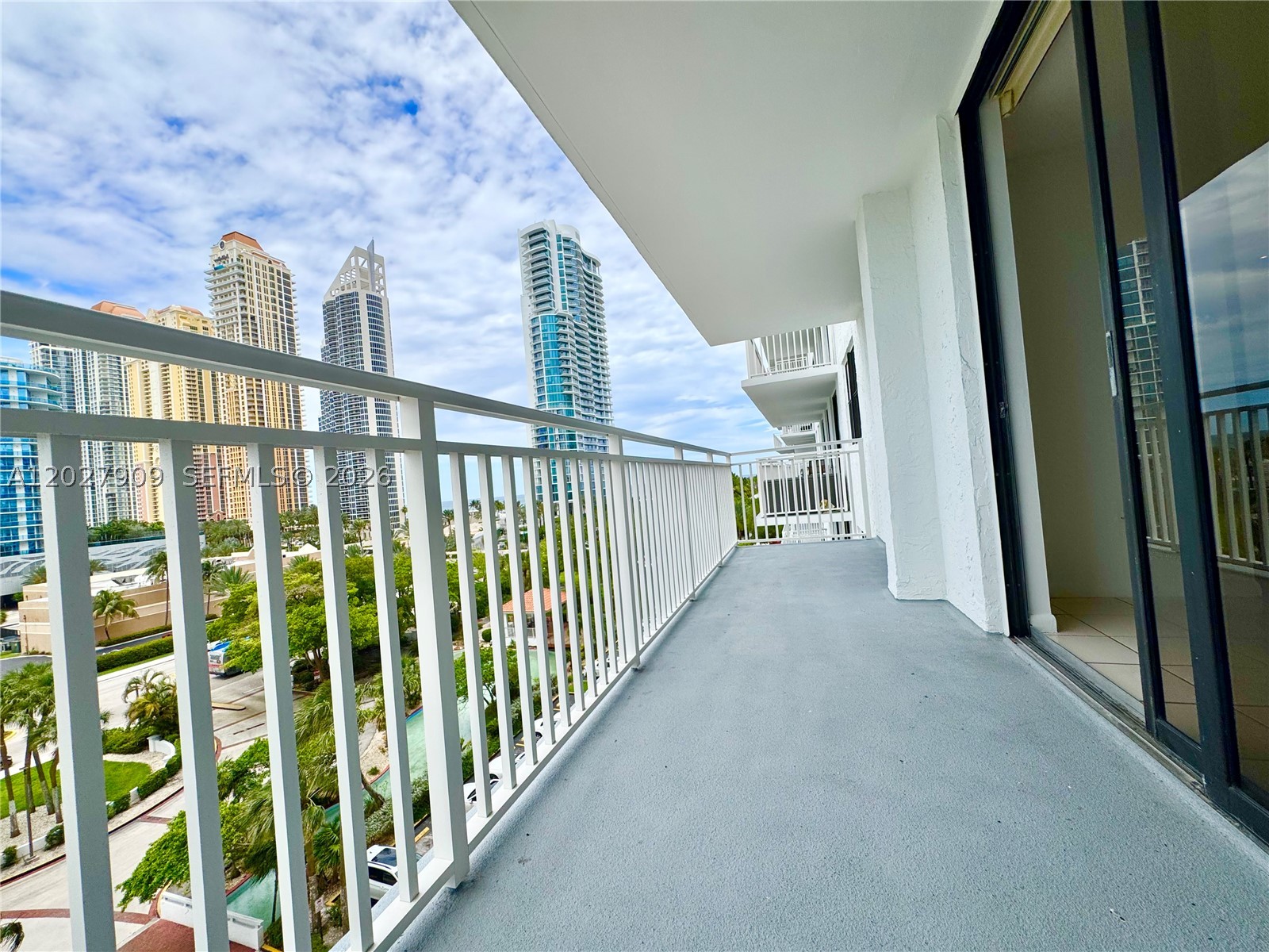 image Winston Towers 6002