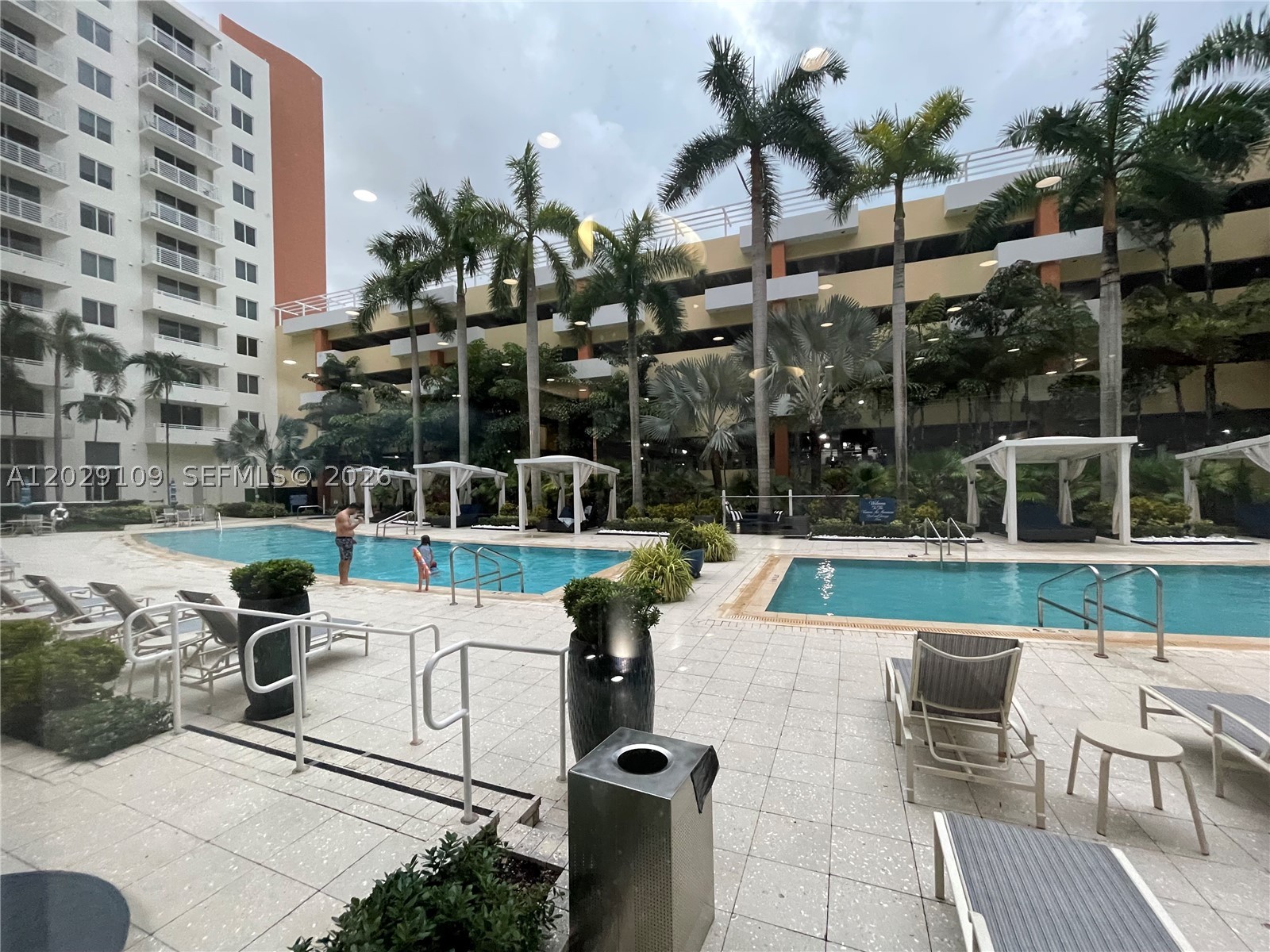 image The Venture at Aventura0