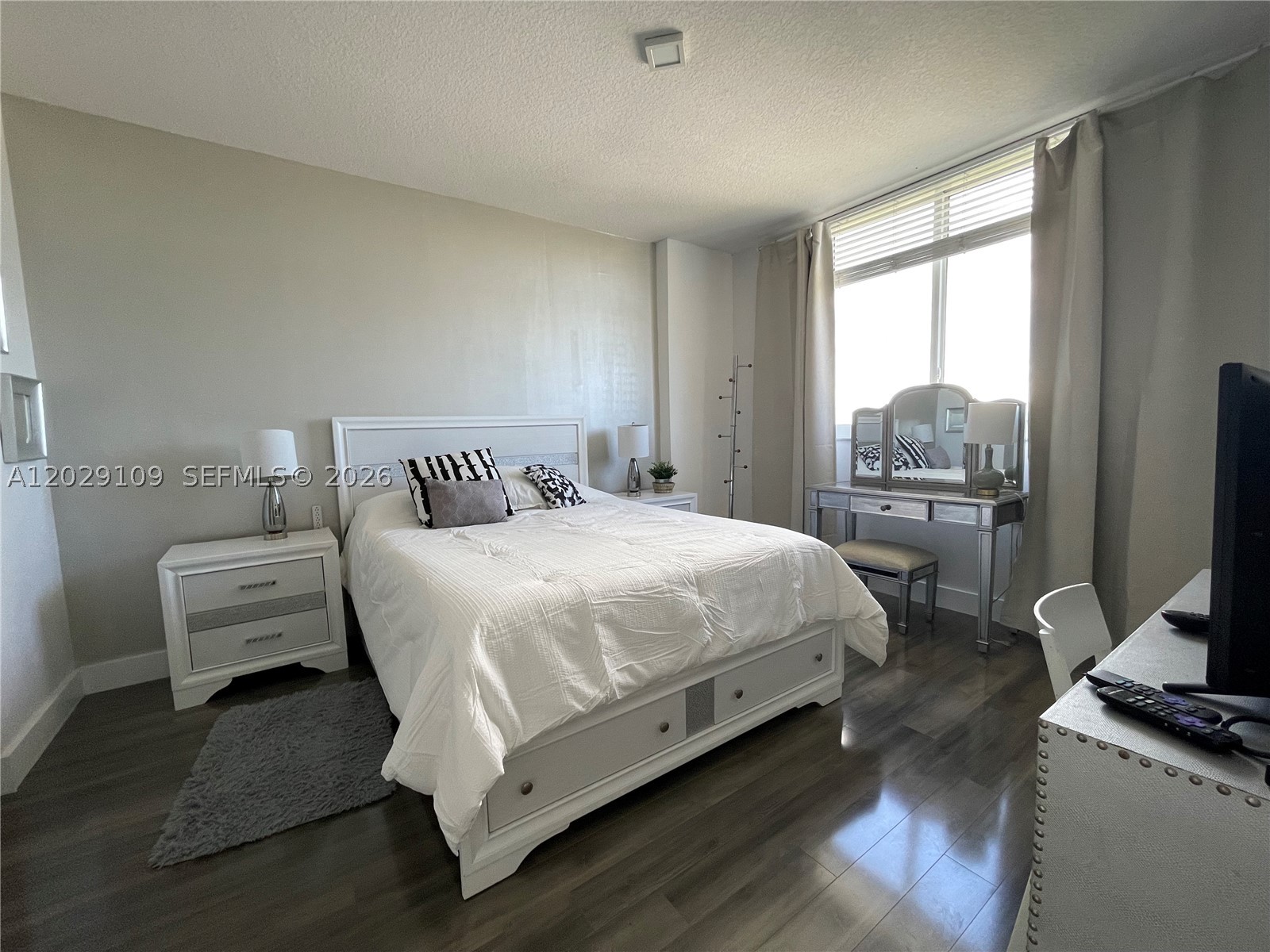 image The Venture at Aventura6