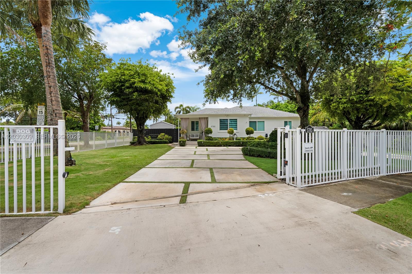 5785 SW 46th Ter Miami, FL 33155
