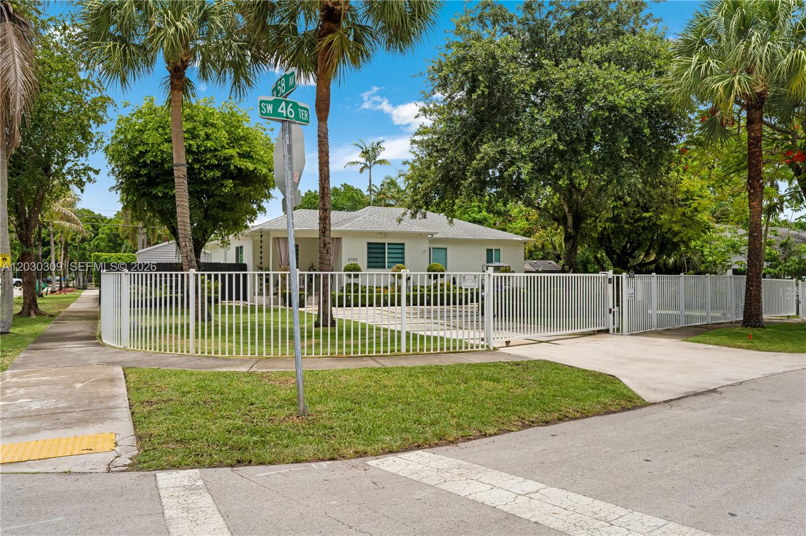 5785 SW 46th Ter Miami, FL 33155