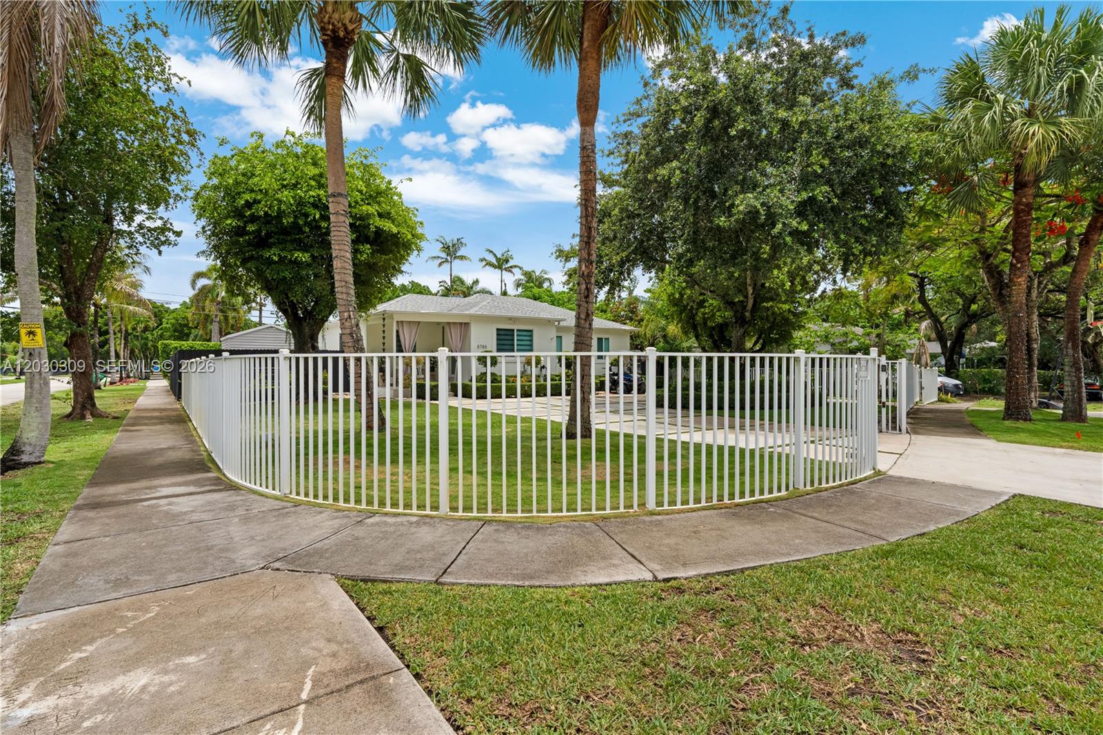5785 SW 46th Ter Miami, FL 33155