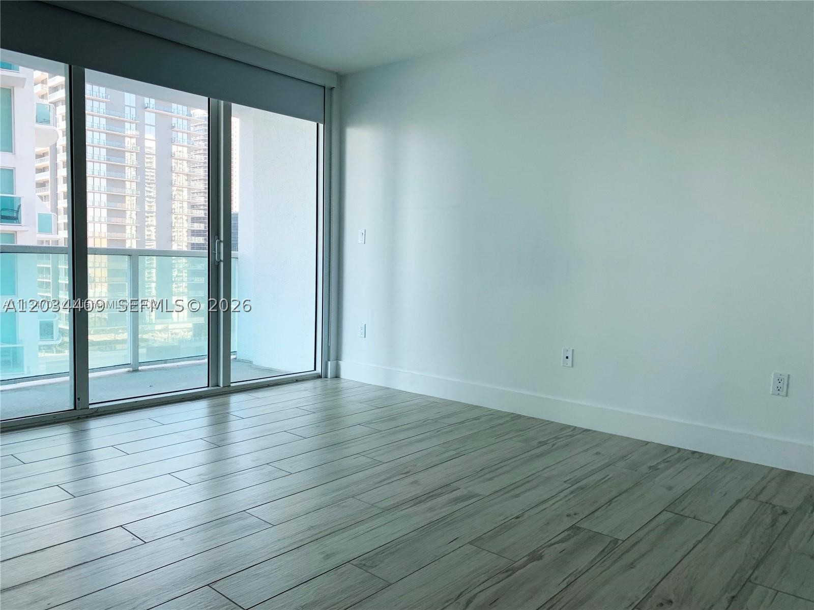 image Brickell on the River North9