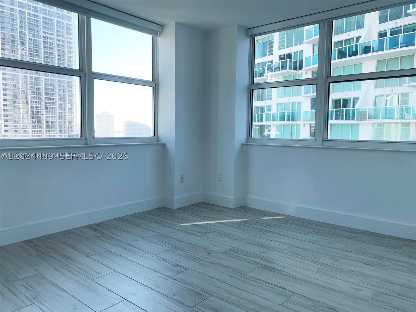 image Brickell on the River North11