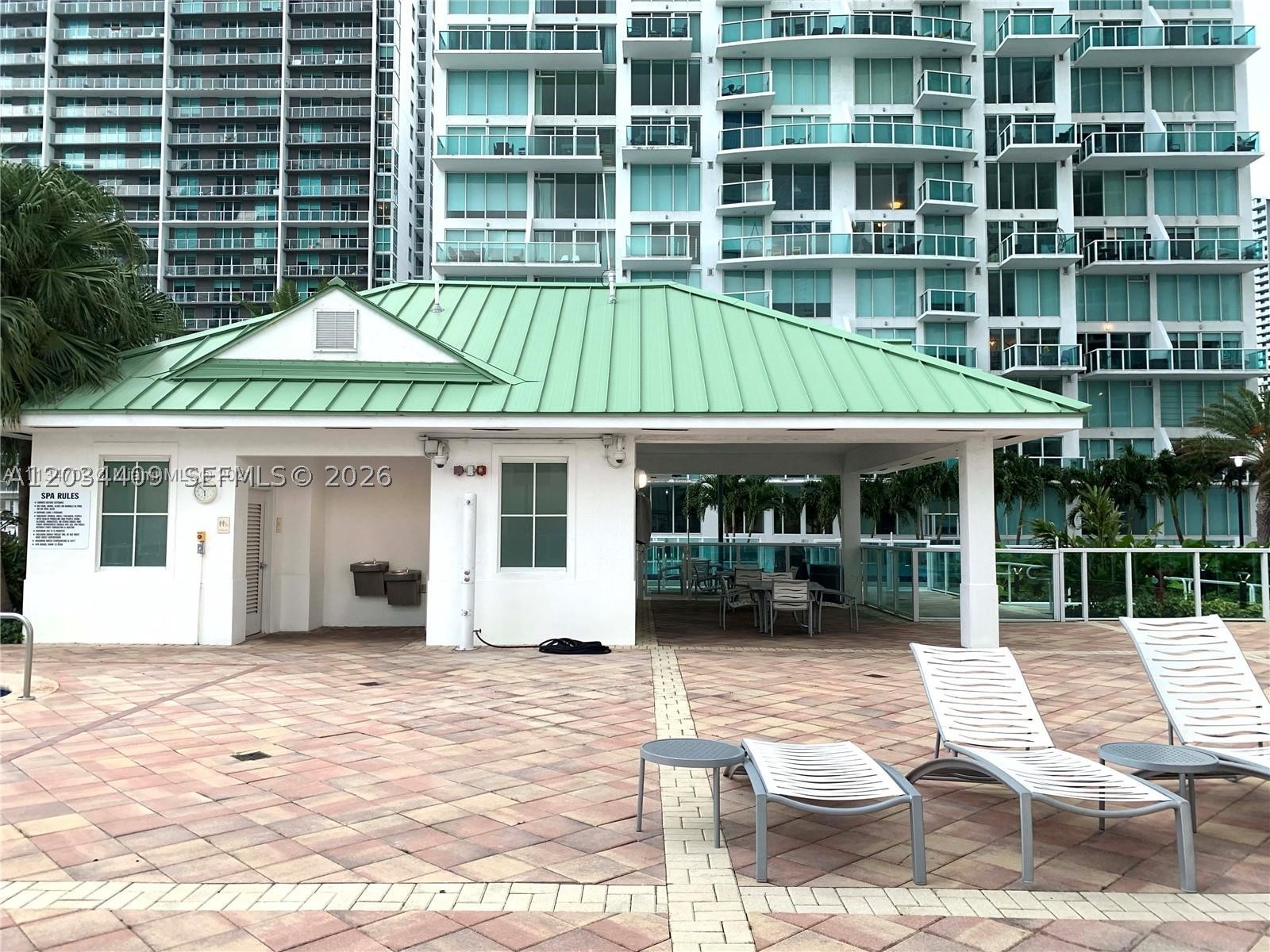 image Brickell on the River North15
