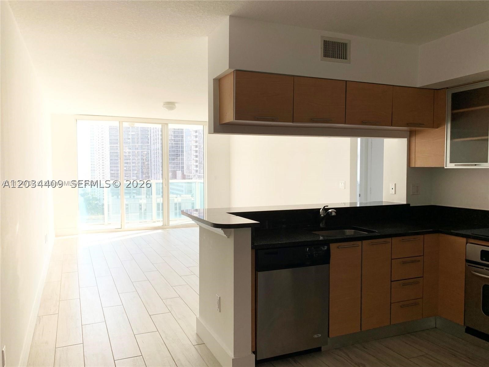 image Brickell on the River North4
