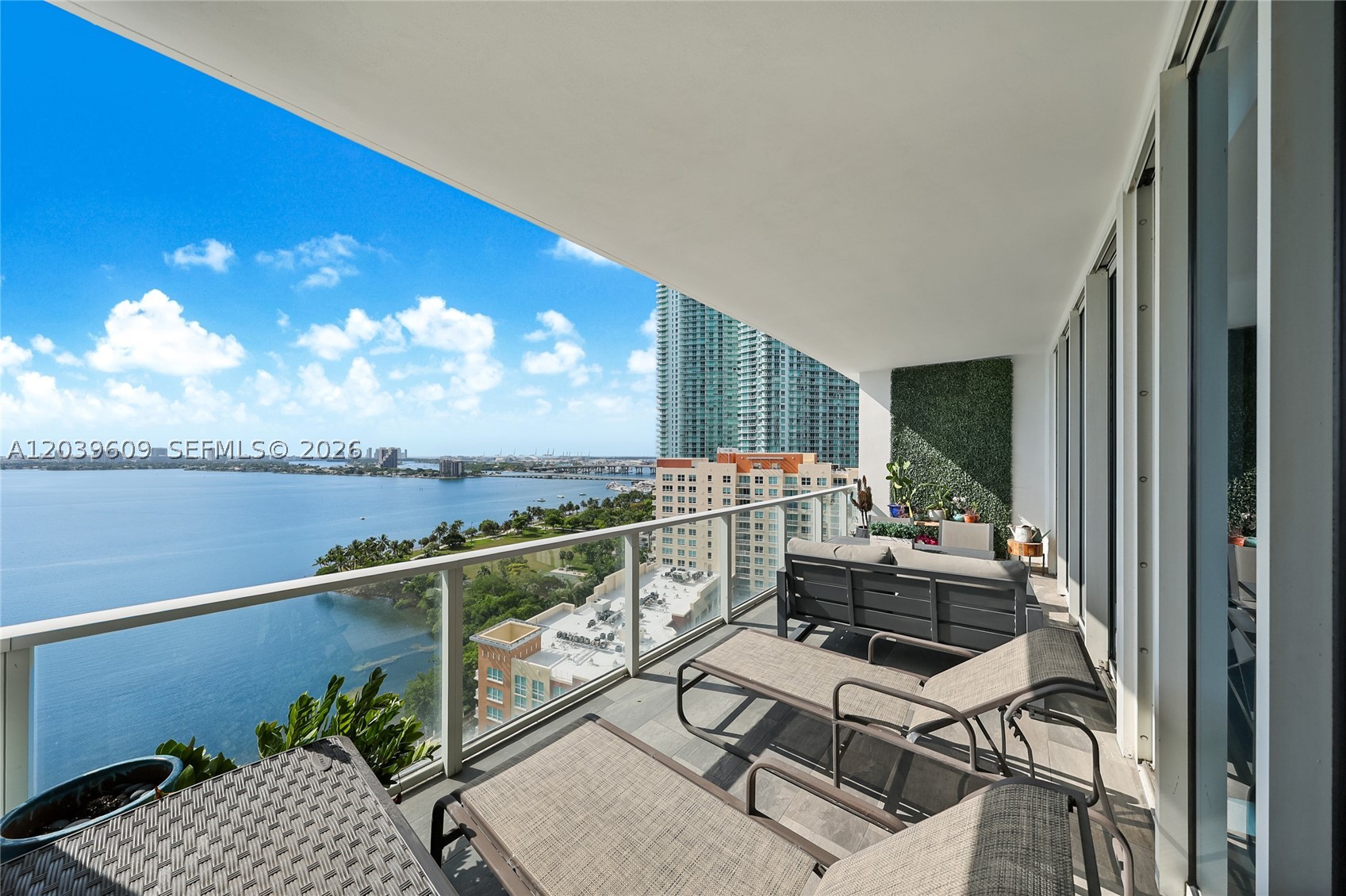 image Paramount Bay14