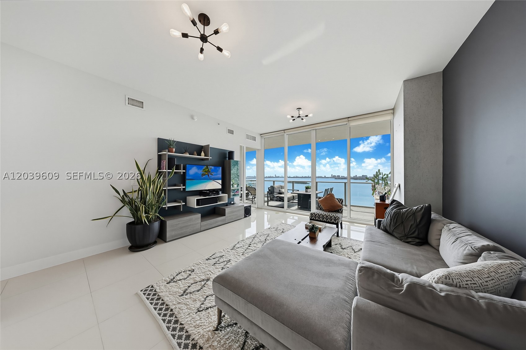 image Paramount Bay2