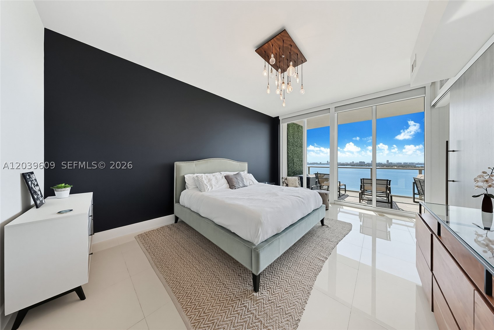 image Paramount Bay5