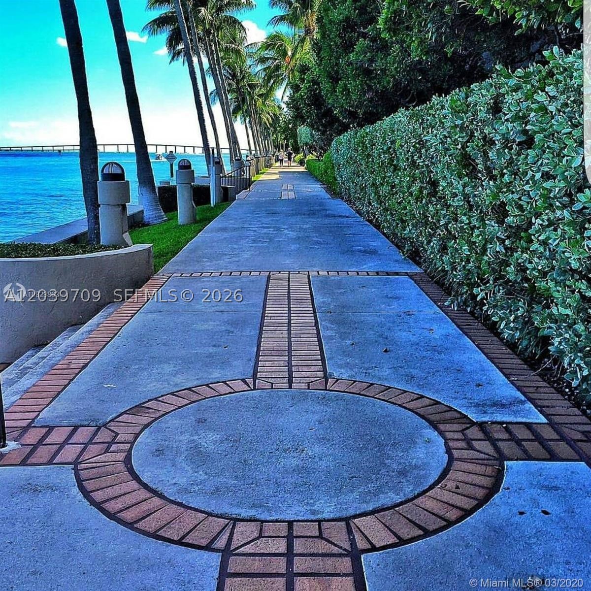 540 Brickell Key Dr #828 Miami, FL 33131