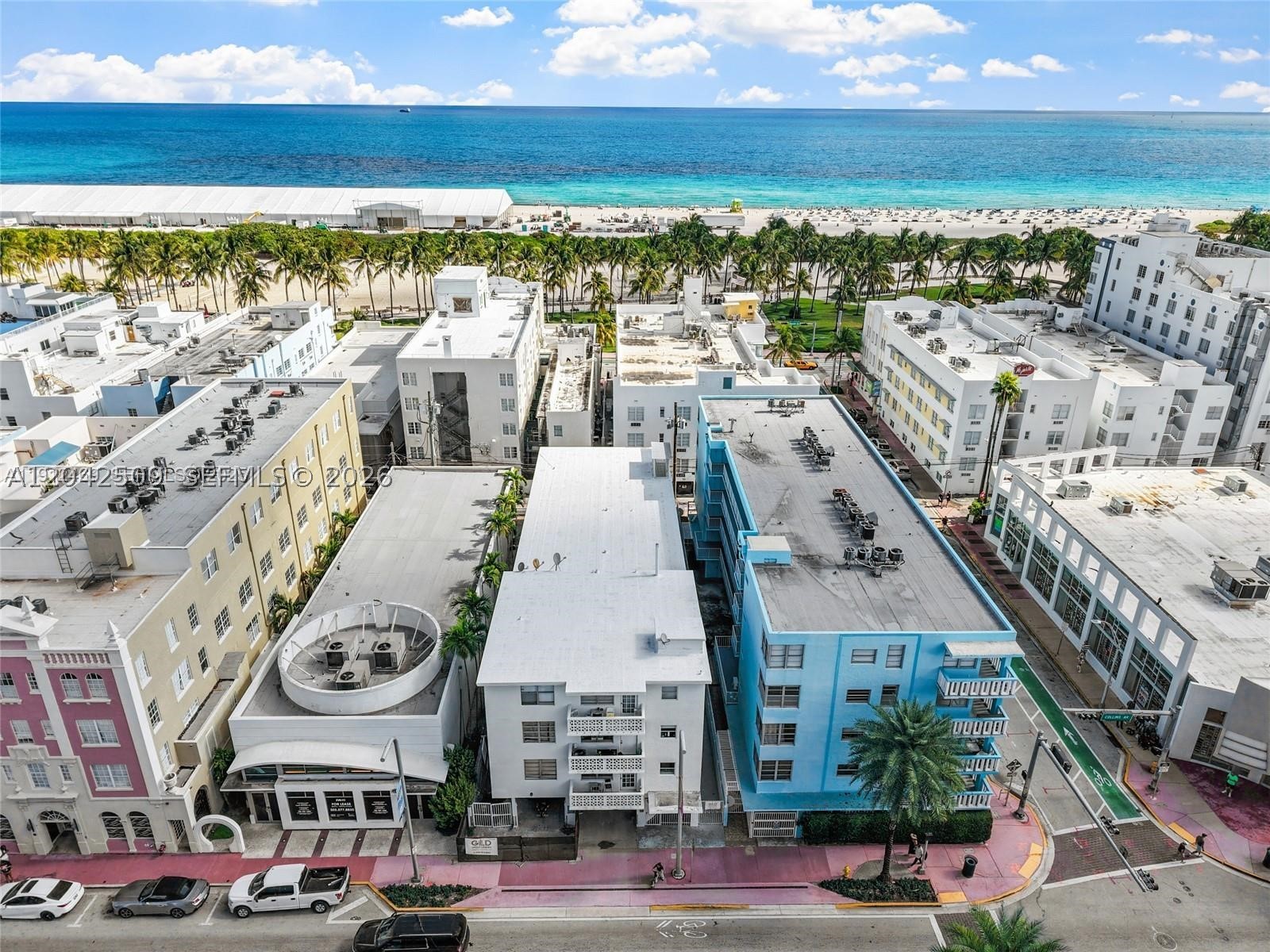 713 Collins Ave #39