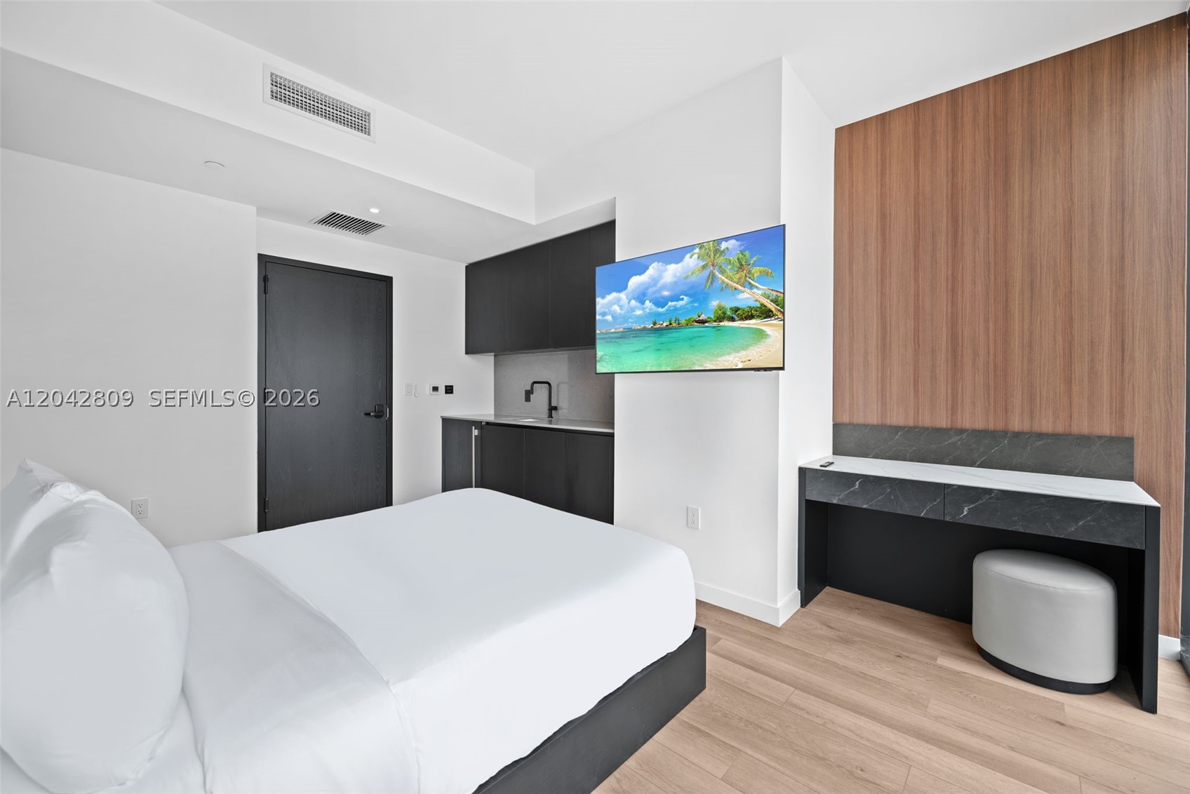 20 NE 11st #2410 Miami, FL 33132