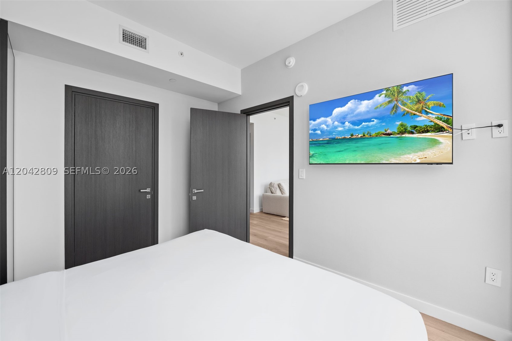 20 NE 11st #2410 Miami, FL 33132