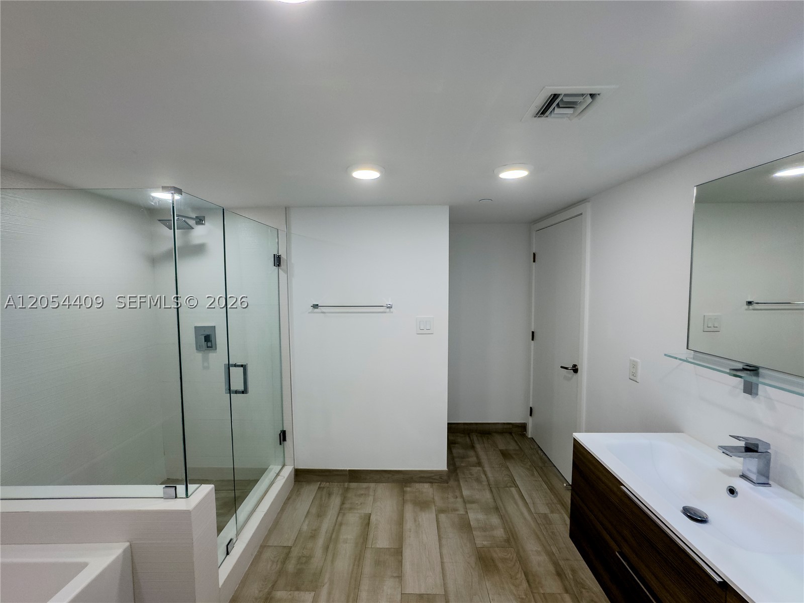 image The Ivory18