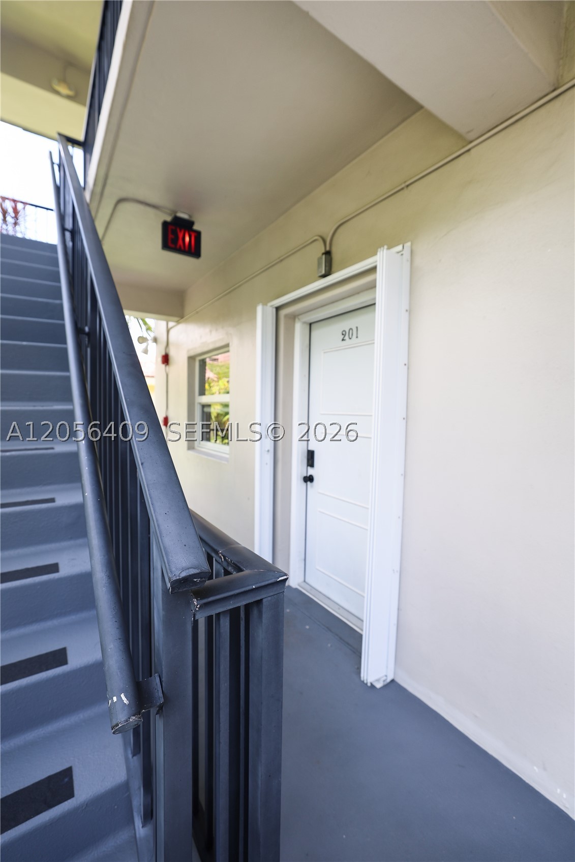 6815 Edgewater Dr #201 Coral Gables, FL 33133