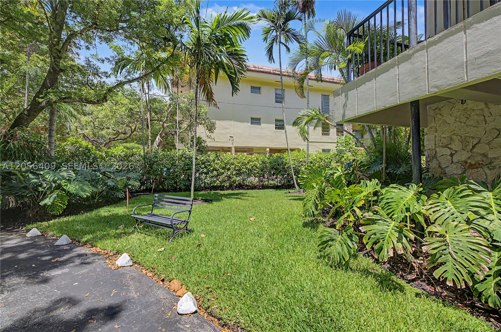 6815 Edgewater Dr #201 Coral Gables, FL 33133