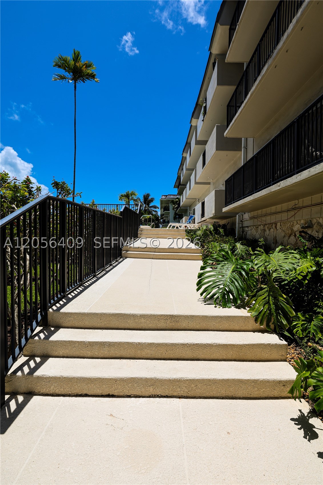 6815 Edgewater Dr #201 Coral Gables, FL 33133